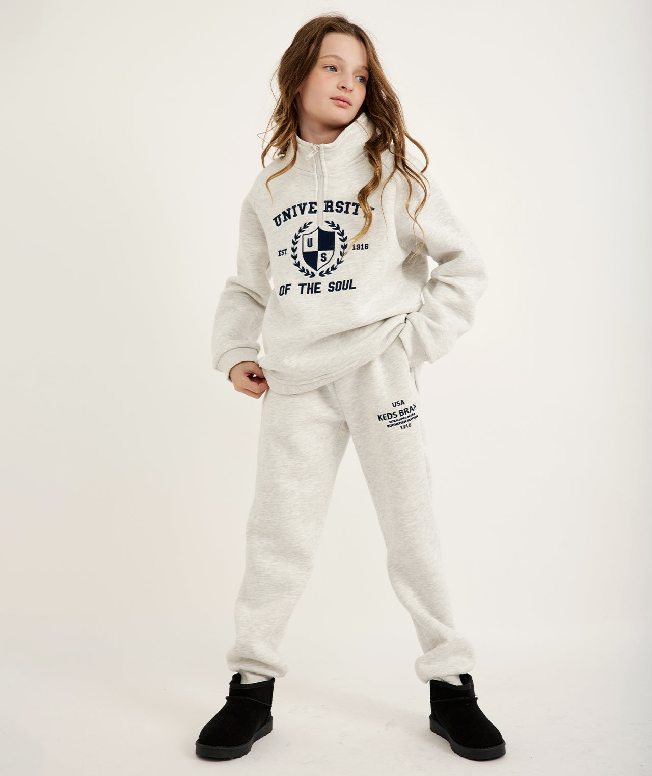 חליפת פוטר קפוצ'ון רוכסן ורקמה