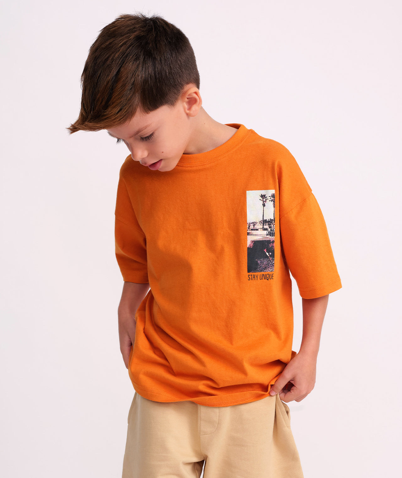 טי שירט עם דפוס SKATE FIT