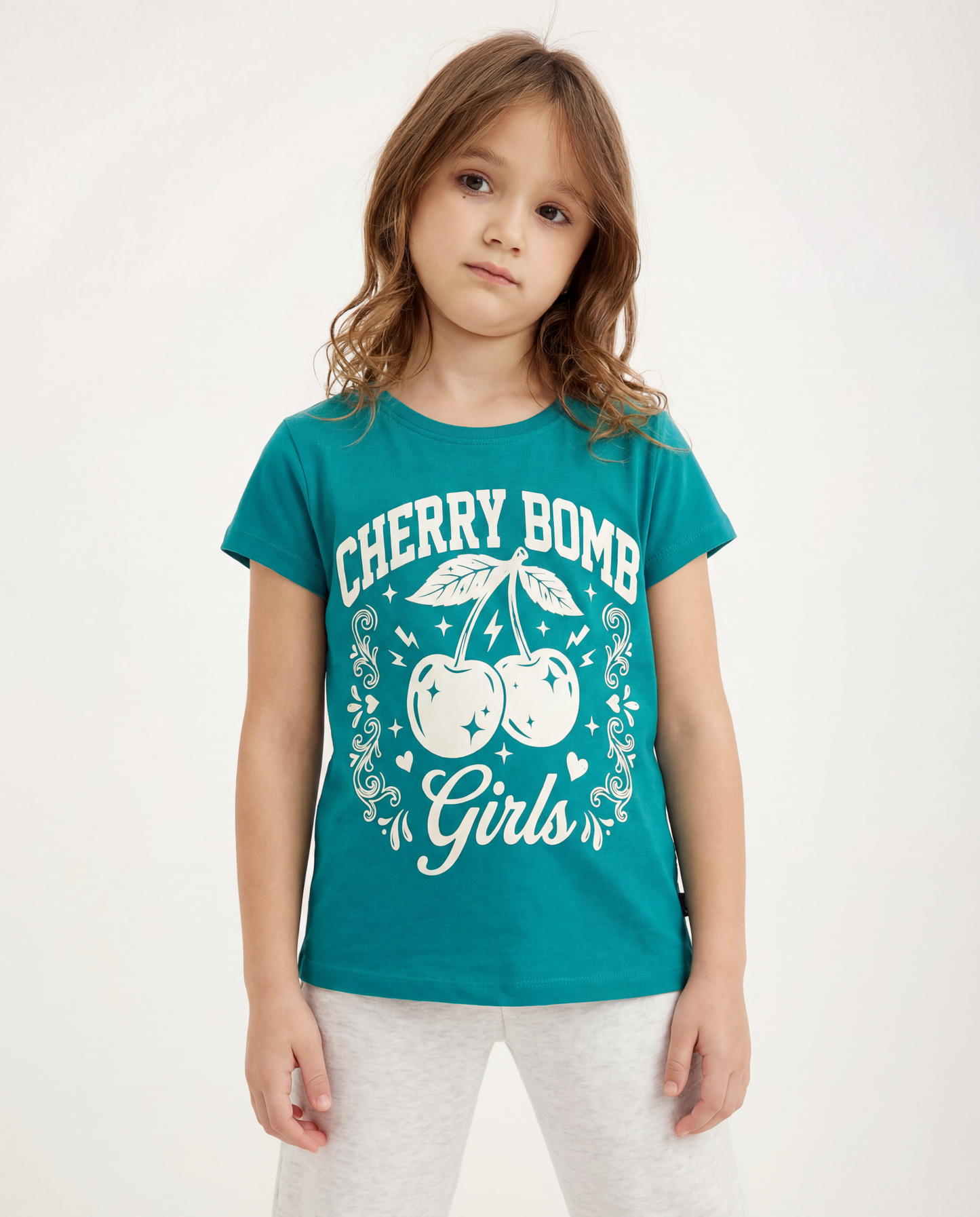 טי מודפס ניקי cherry bomb