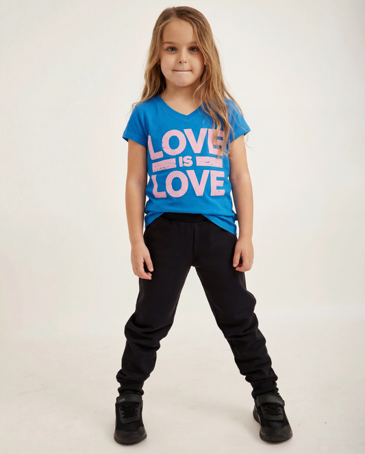 טי מודפס וי  love is love