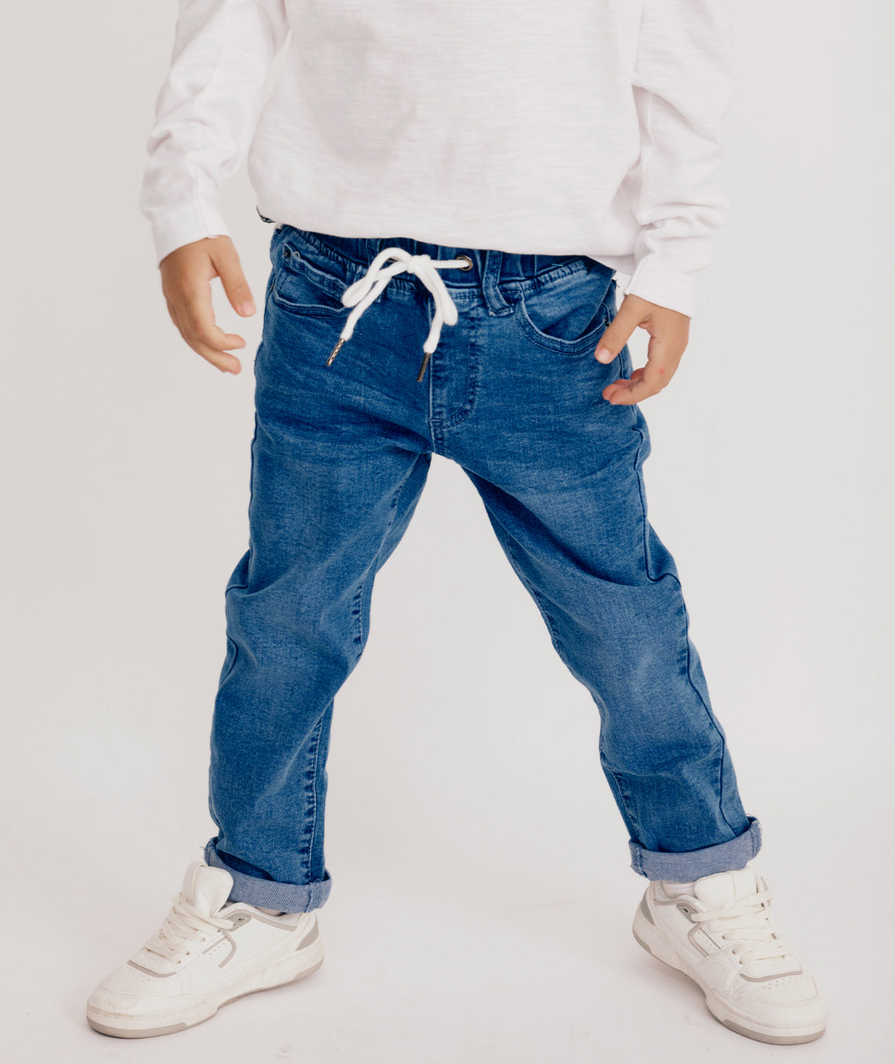 ג'ינס עם חגורת גומי
