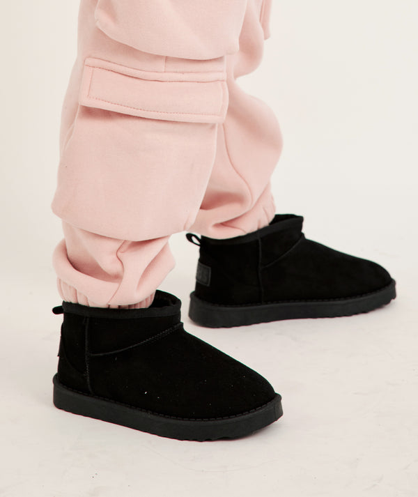 מגפי פרווה נמוכות