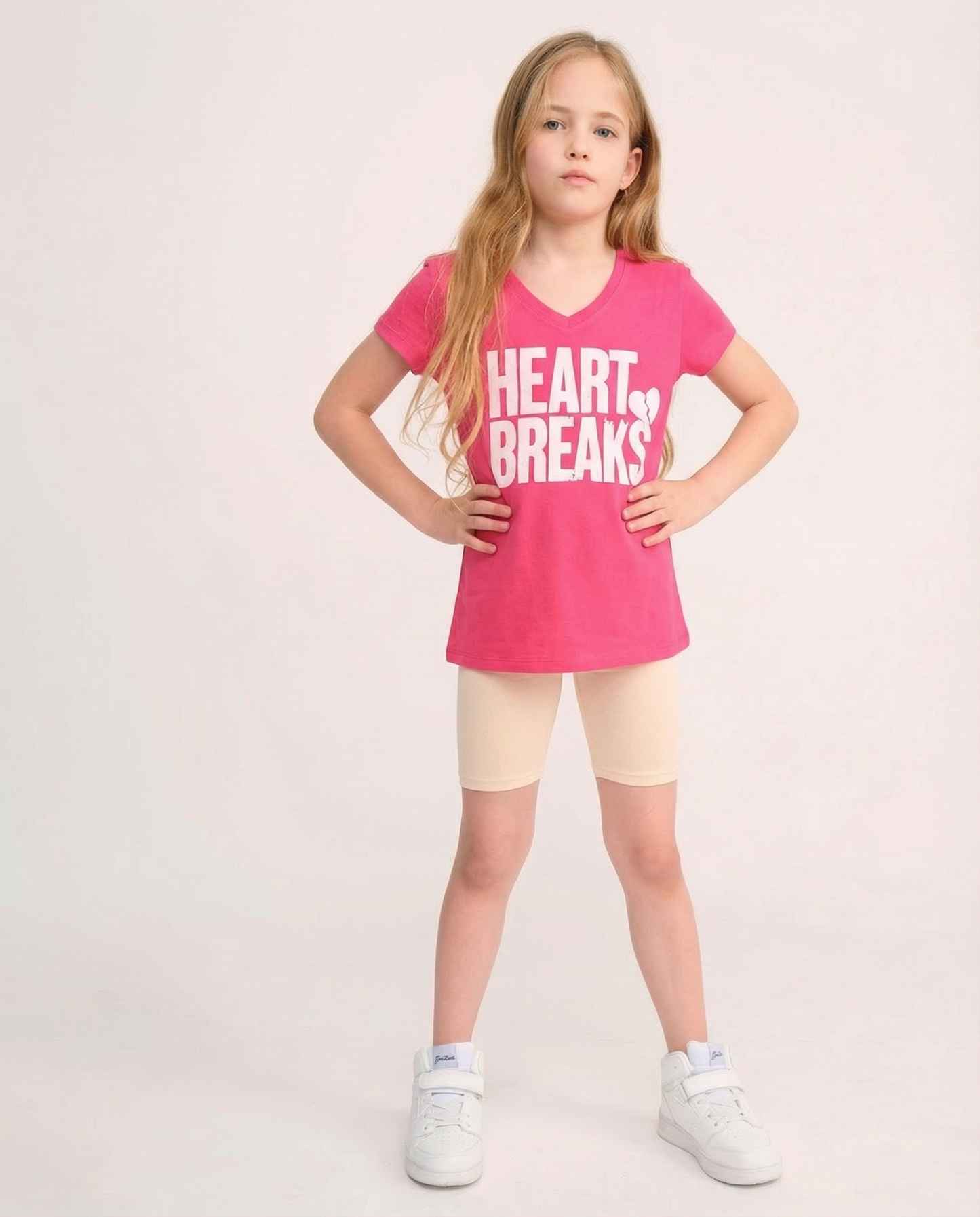 טי לייקרה מודפס וי heart breaks